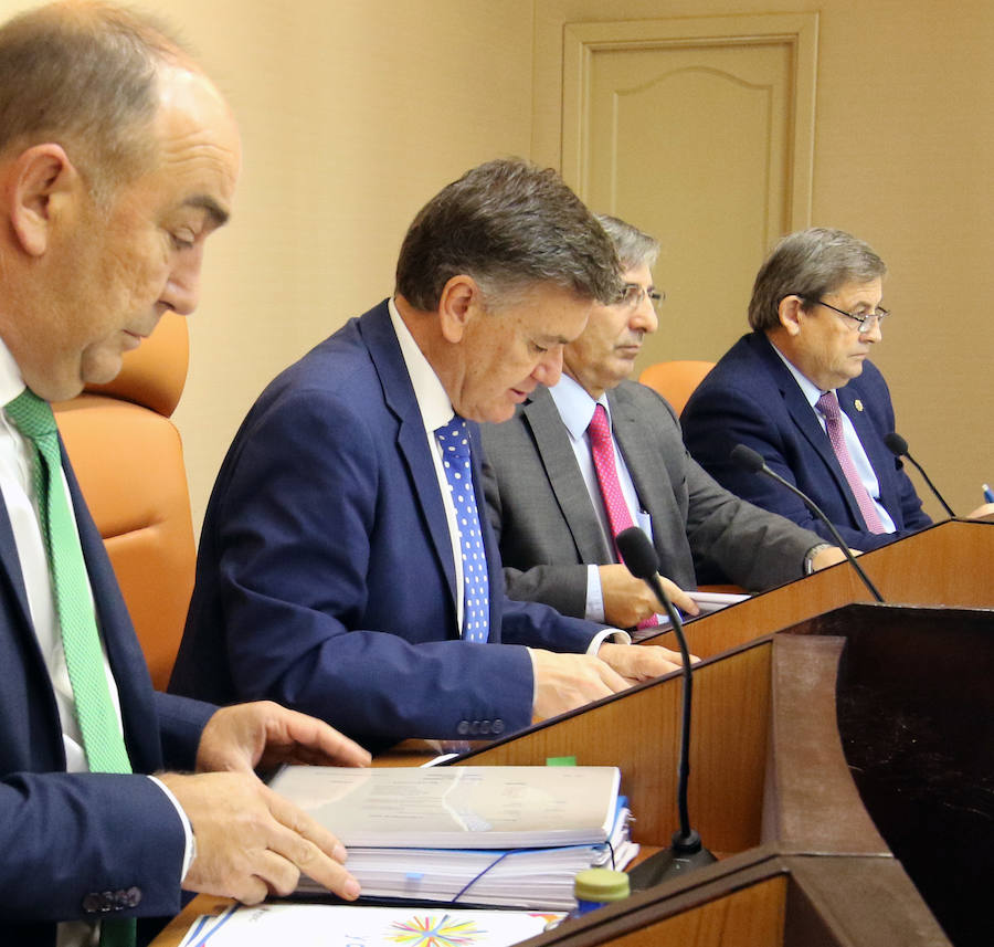 Fotos: Pleno de presupuestos en la Diputación de Segovia