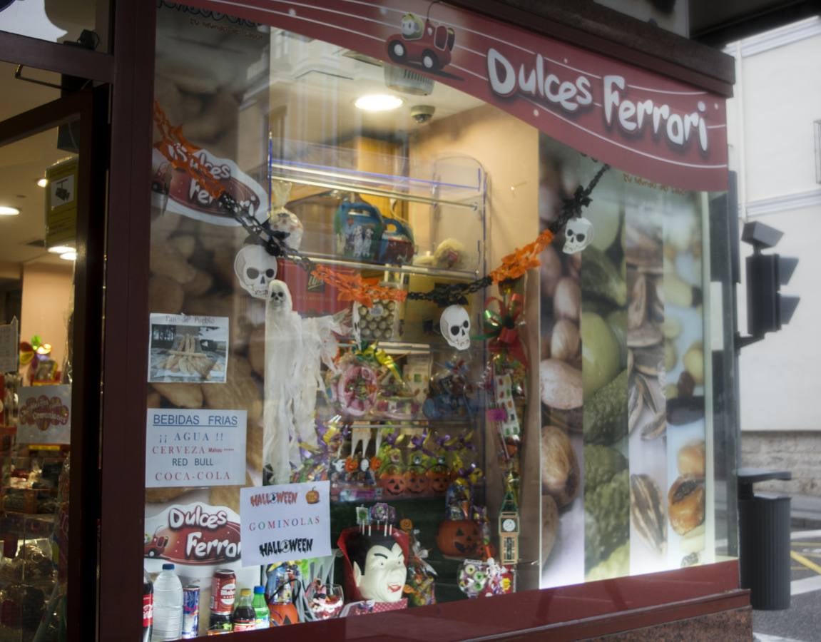 Fotos: El comercio vallisoletano se viste de Halloween