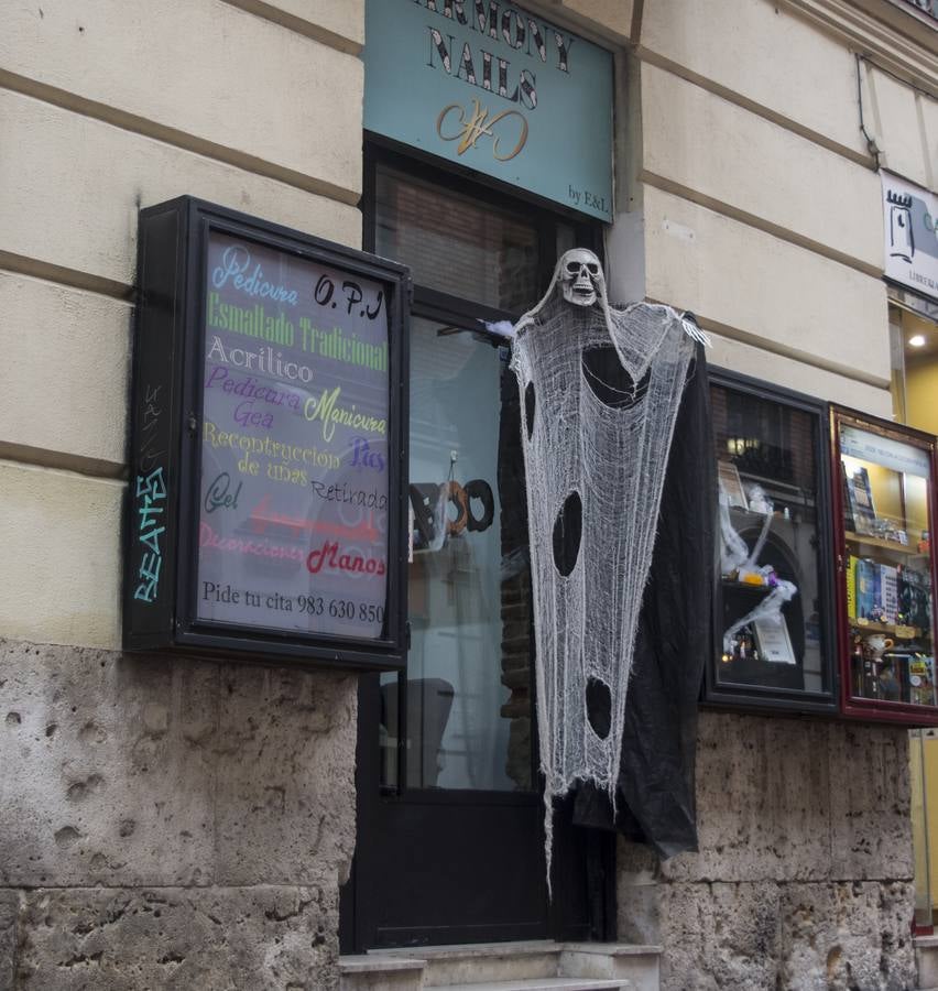 Fotos: El comercio vallisoletano se viste de Halloween