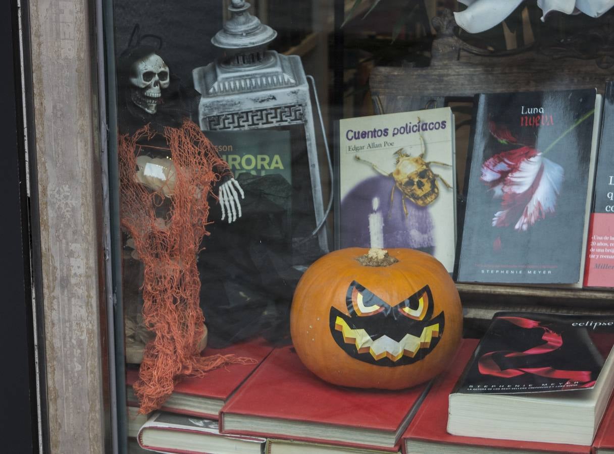 Fotos: El comercio vallisoletano se viste de Halloween
