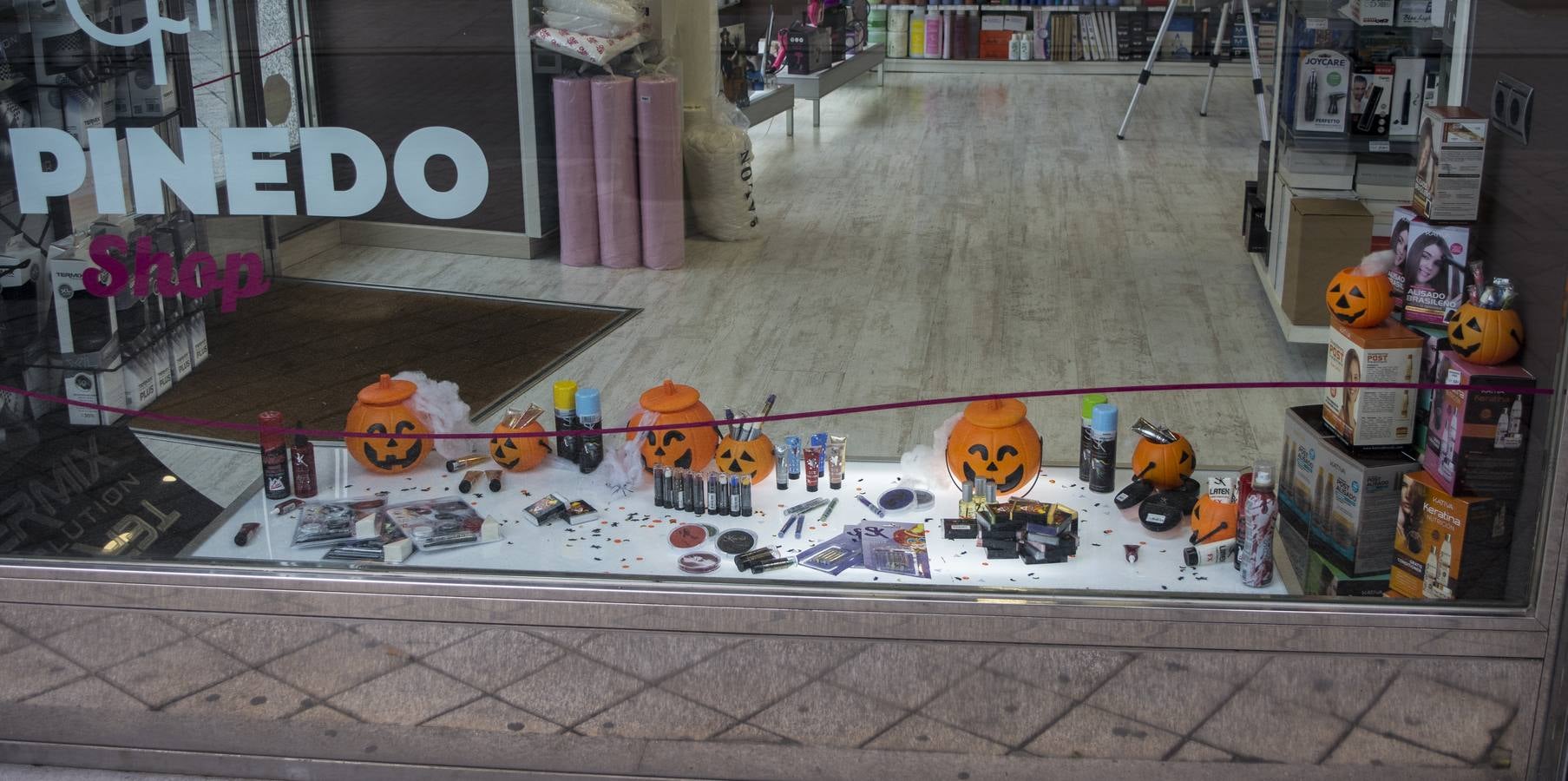 Fotos: El comercio vallisoletano se viste de Halloween