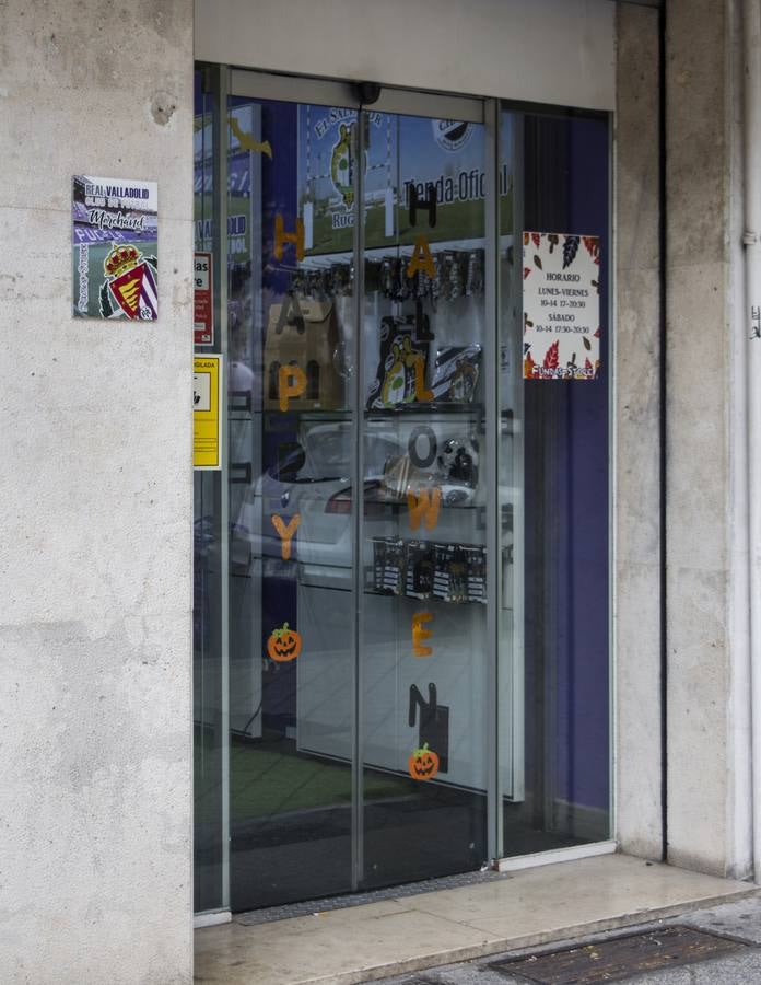 Fotos: El comercio vallisoletano se viste de Halloween