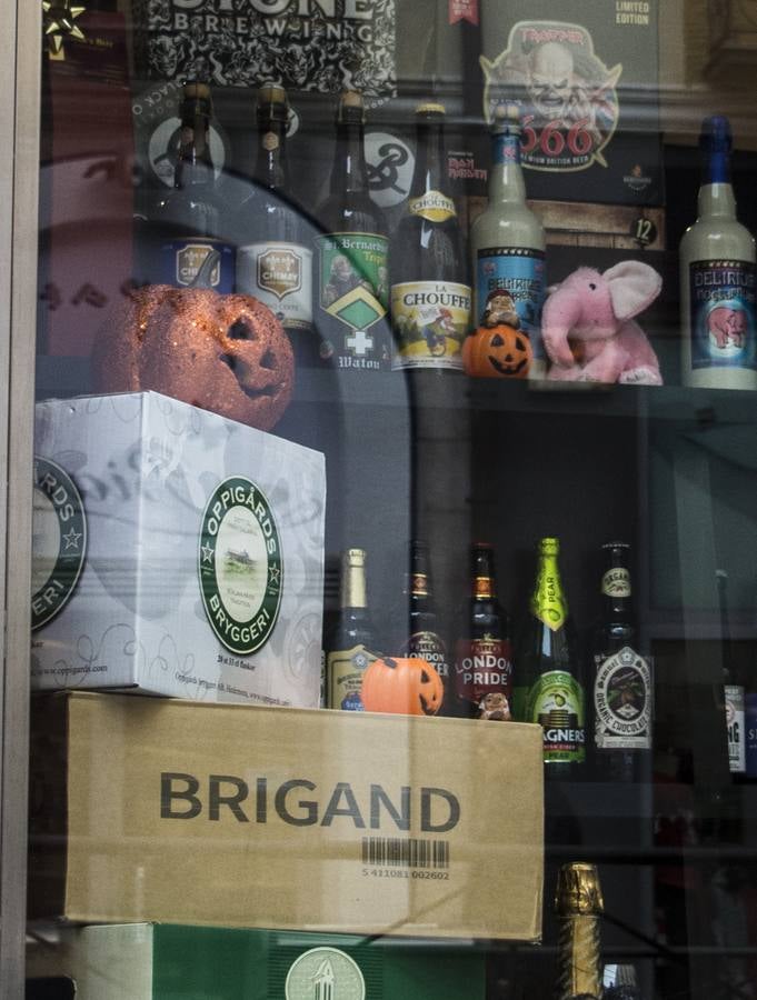 Fotos: El comercio vallisoletano se viste de Halloween
