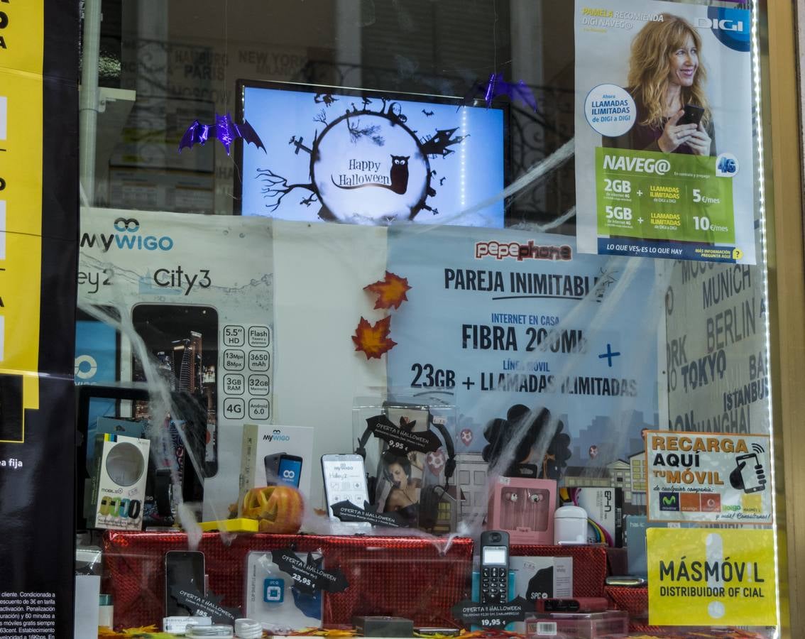 Fotos: El comercio vallisoletano se viste de Halloween