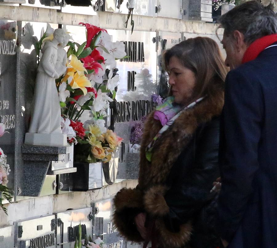 Fotos: Los segovianos visitan el cementerio en el Día de Todos los Santos