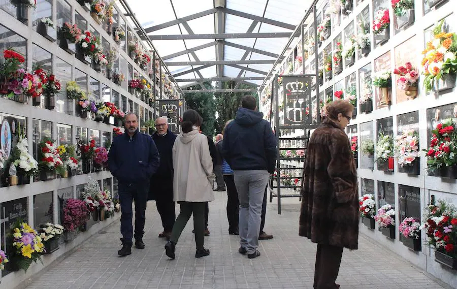 Fotos: Los segovianos visitan el cementerio en el Día de Todos los Santos