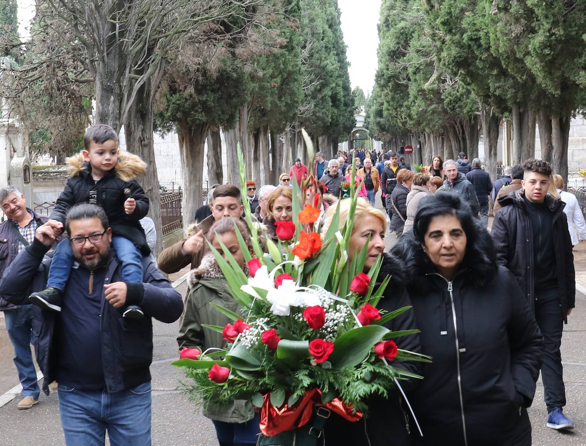 Fotos: Día de Todos los Santos en el cementerio de El Carmen de Valladolid