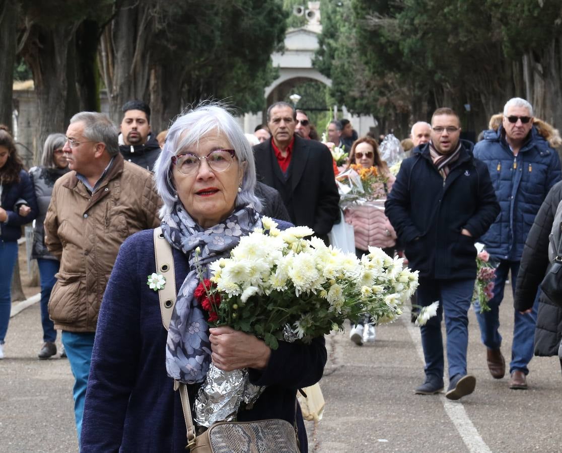 Fotos: Día de Todos los Santos en el cementerio de El Carmen de Valladolid