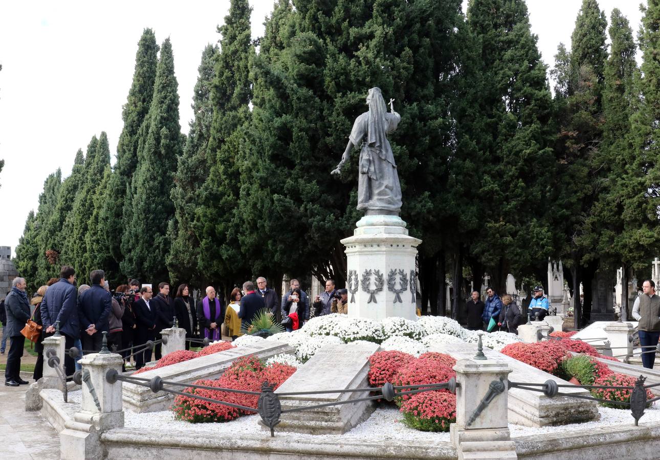 Fotos: Día de Todos los Santos en el cementerio de El Carmen de Valladolid