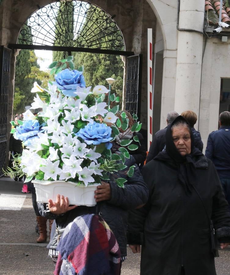 Fotos: Día de Todos los Santos en el cementerio de El Carmen de Valladolid
