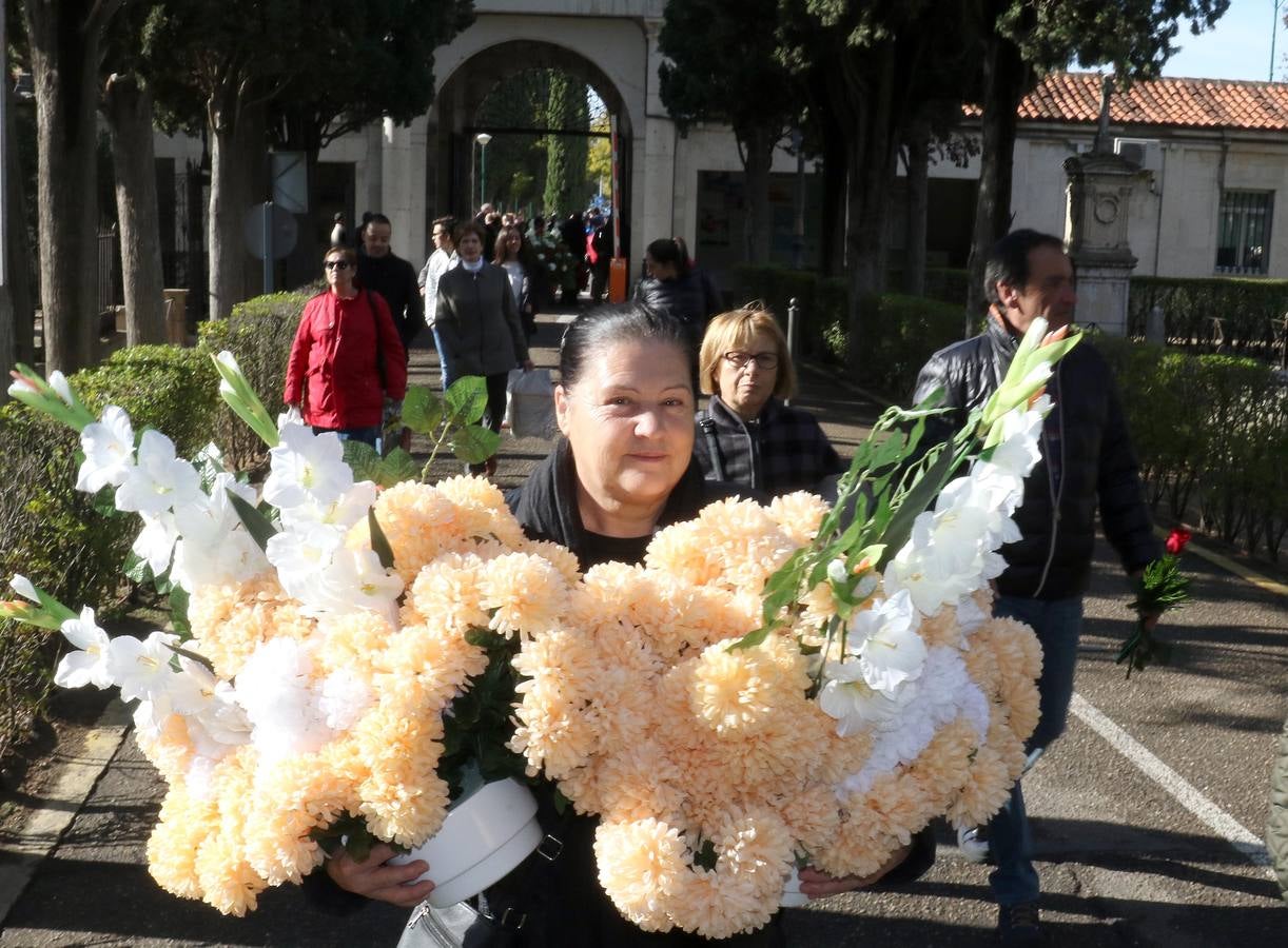 Fotos: Día de Todos los Santos en el cementerio de El Carmen de Valladolid