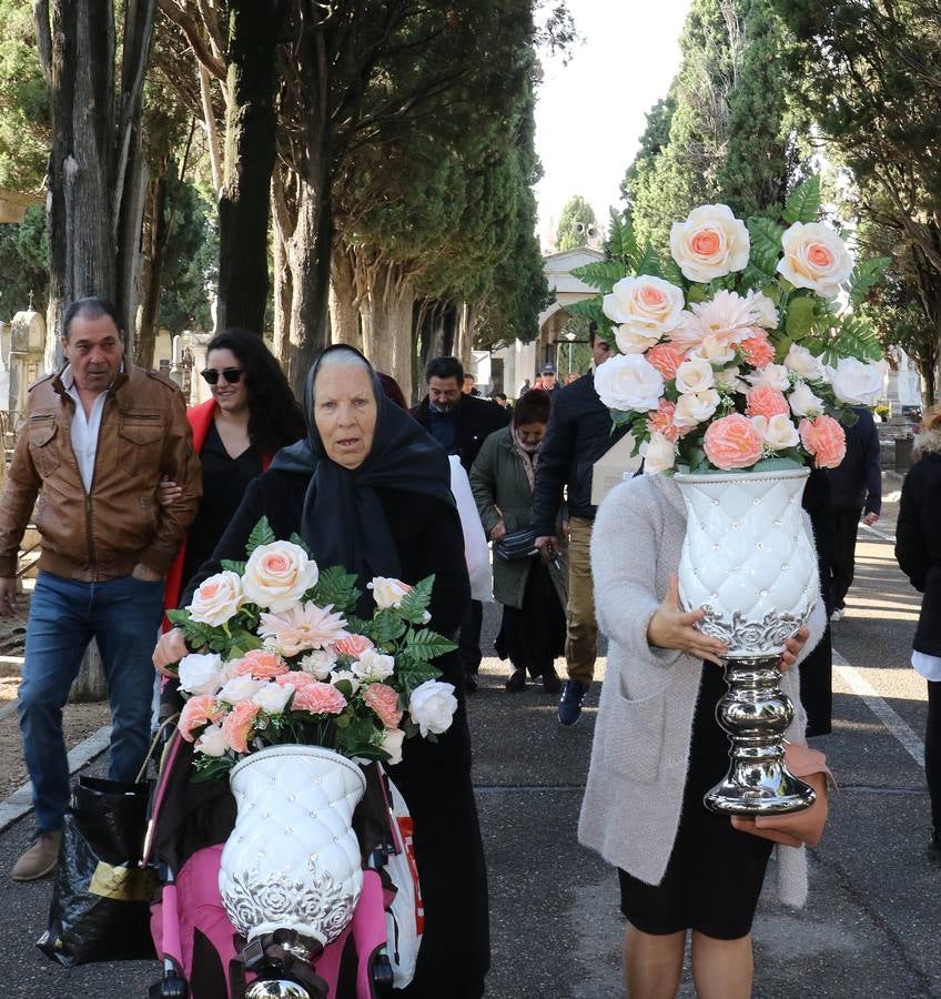 Fotos: Día de Todos los Santos en el cementerio de El Carmen de Valladolid