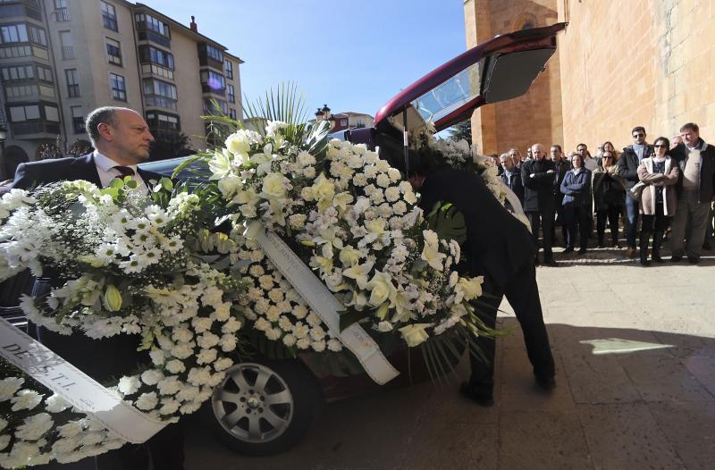 La concatedral de San Pedro ha celebrado la misa de cuerpo presente del joven soriano fallecido en Vietnam, Alvaro Peña de la Iglesia.