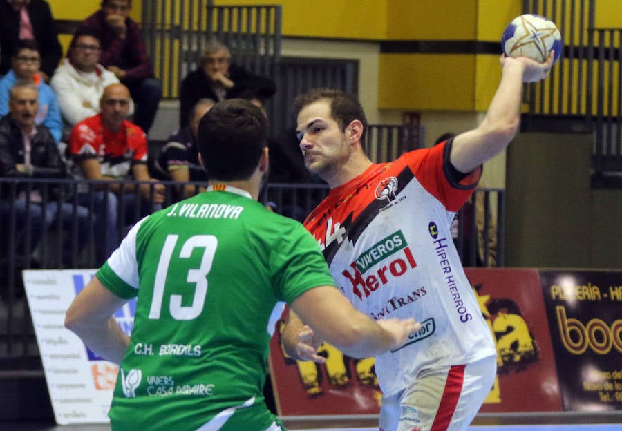 Fotos: Victoria del Balonmano Nava ante el Handball Bordils (30-21)