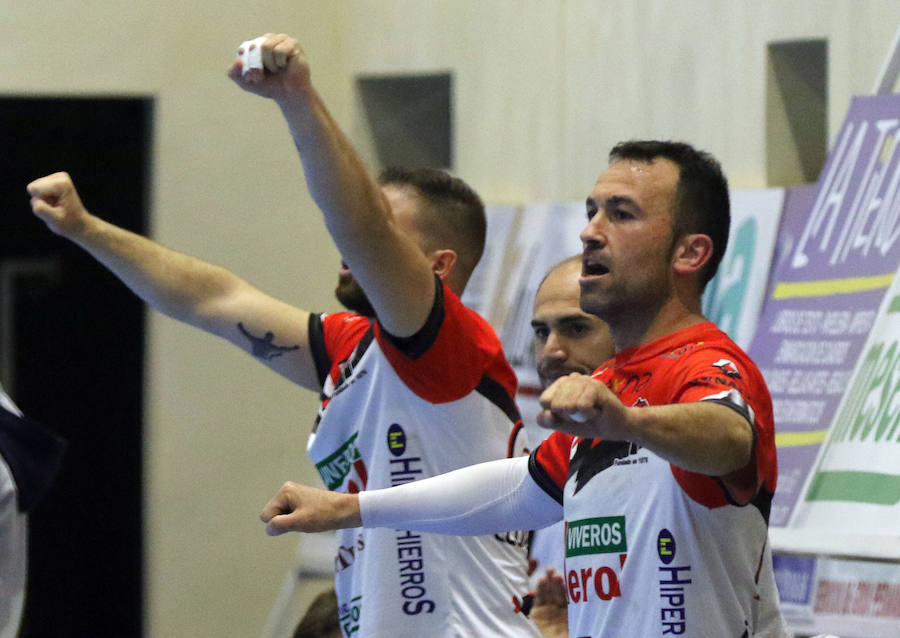 Fotos: Victoria del Balonmano Nava ante el Handball Bordils (30-21)
