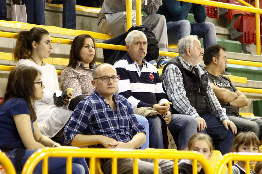 Fotos: La Antigua CB Tormes encaja su primera derrota en casa