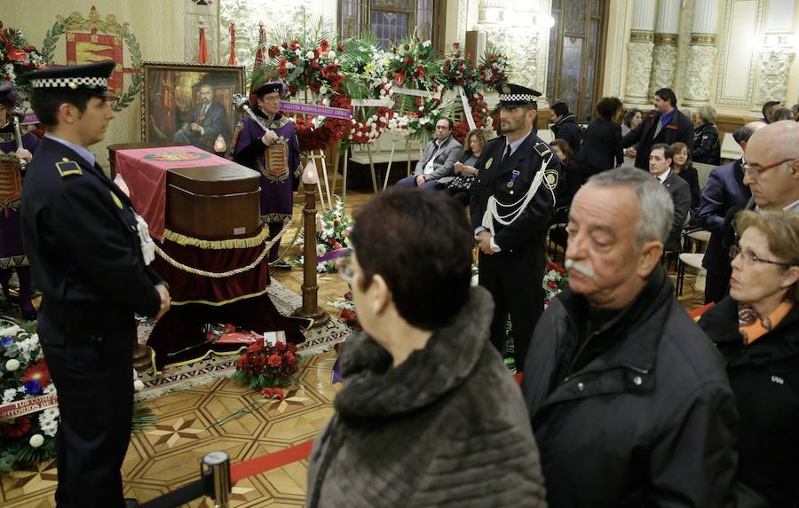 El Ayuntamiento de Valladolid acoge la capilla ardiente por el que fuera su alcalde entre 1979 y 1995