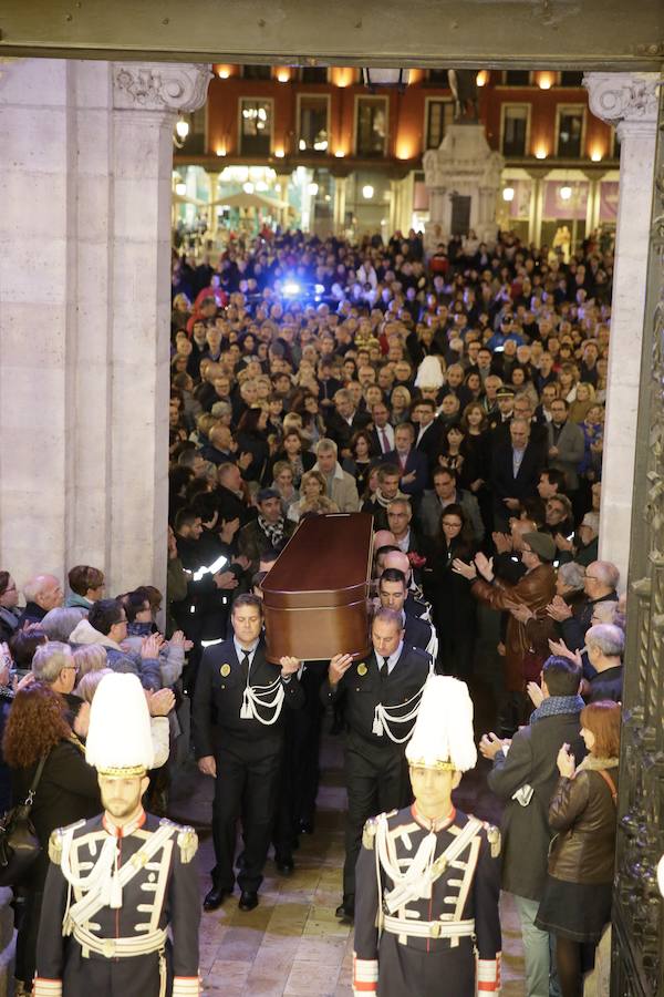 El Ayuntamiento de Valladolid acoge la capilla ardiente por el que fuera su alcalde entre 1979 y 1995