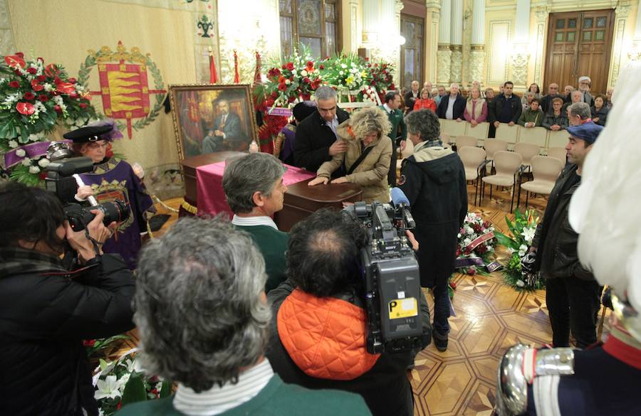 El Ayuntamiento de Valladolid acoge la capilla ardiente por el que fuera su alcalde entre 1979 y 1995