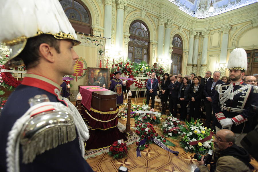 El Ayuntamiento de Valladolid acoge la capilla ardiente por el que fuera su alcalde entre 1979 y 1995