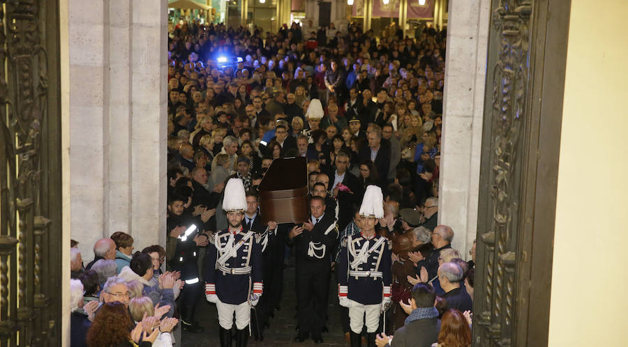 El Ayuntamiento de Valladolid acoge la capilla ardiente por el que fuera su alcalde entre 1979 y 1995