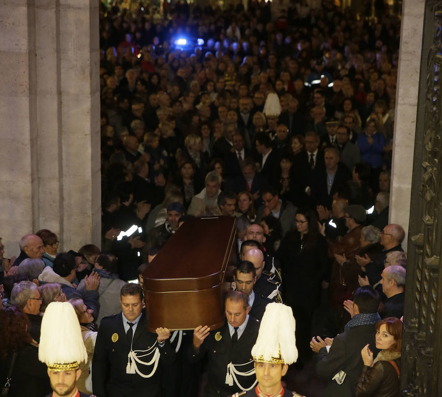 El Ayuntamiento de Valladolid acoge la capilla ardiente por el que fuera su alcalde entre 1979 y 1995