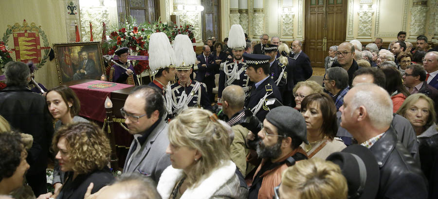 El Ayuntamiento de Valladolid acoge la capilla ardiente por el que fuera su alcalde entre 1979 y 1995