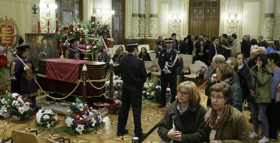 El Ayuntamiento de Valladolid acoge la capilla ardiente por el que fuera su alcalde entre 1979 y 1995