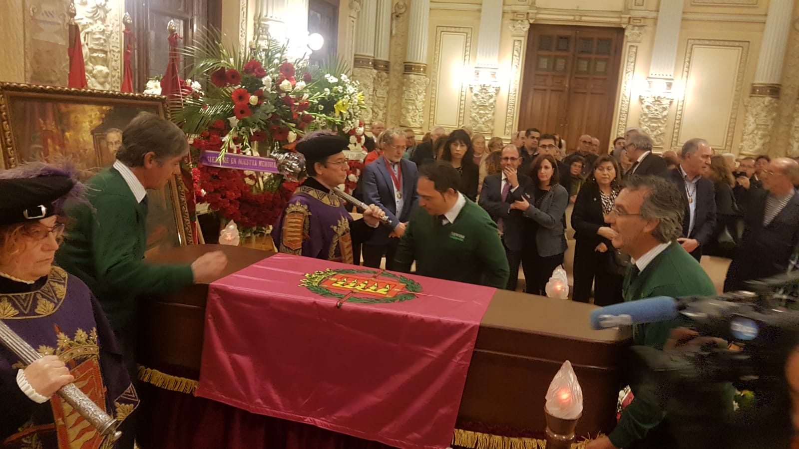 El Ayuntamiento de Valladolid acoge la capilla ardiente por el que fuera su alcalde entre 1979 y 1995