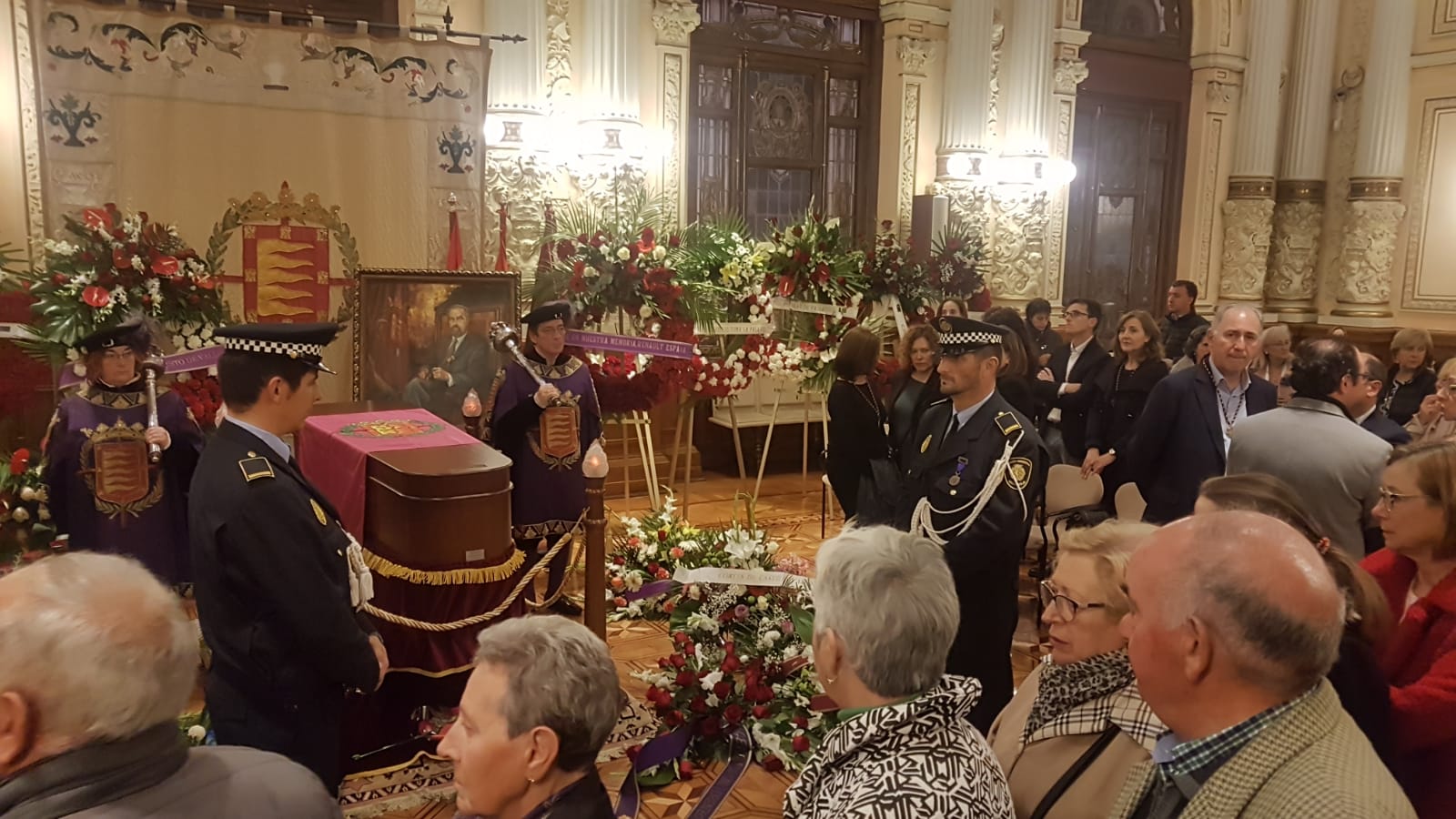 El Ayuntamiento de Valladolid acoge la capilla ardiente por el que fuera su alcalde entre 1979 y 1995