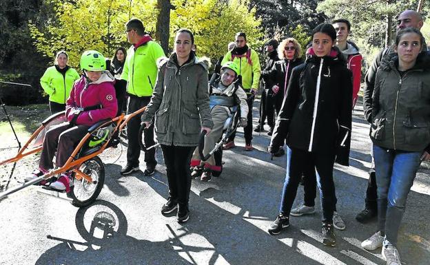 Participantes en la ruta de este sábado por la sierra de Guadarrama. 