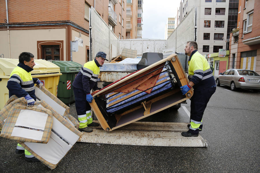 Fotos: Recogida de enseres en Palencia