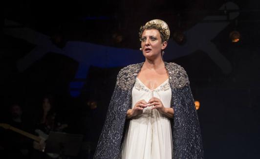 Eva Hache, durante la gala de inauguración de la 63 Seminci. 