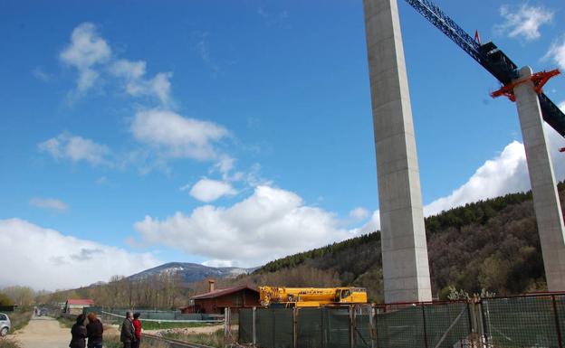 Obras realizadas en el viaducto de la variante de Guardo, en una imagen de 2013. 