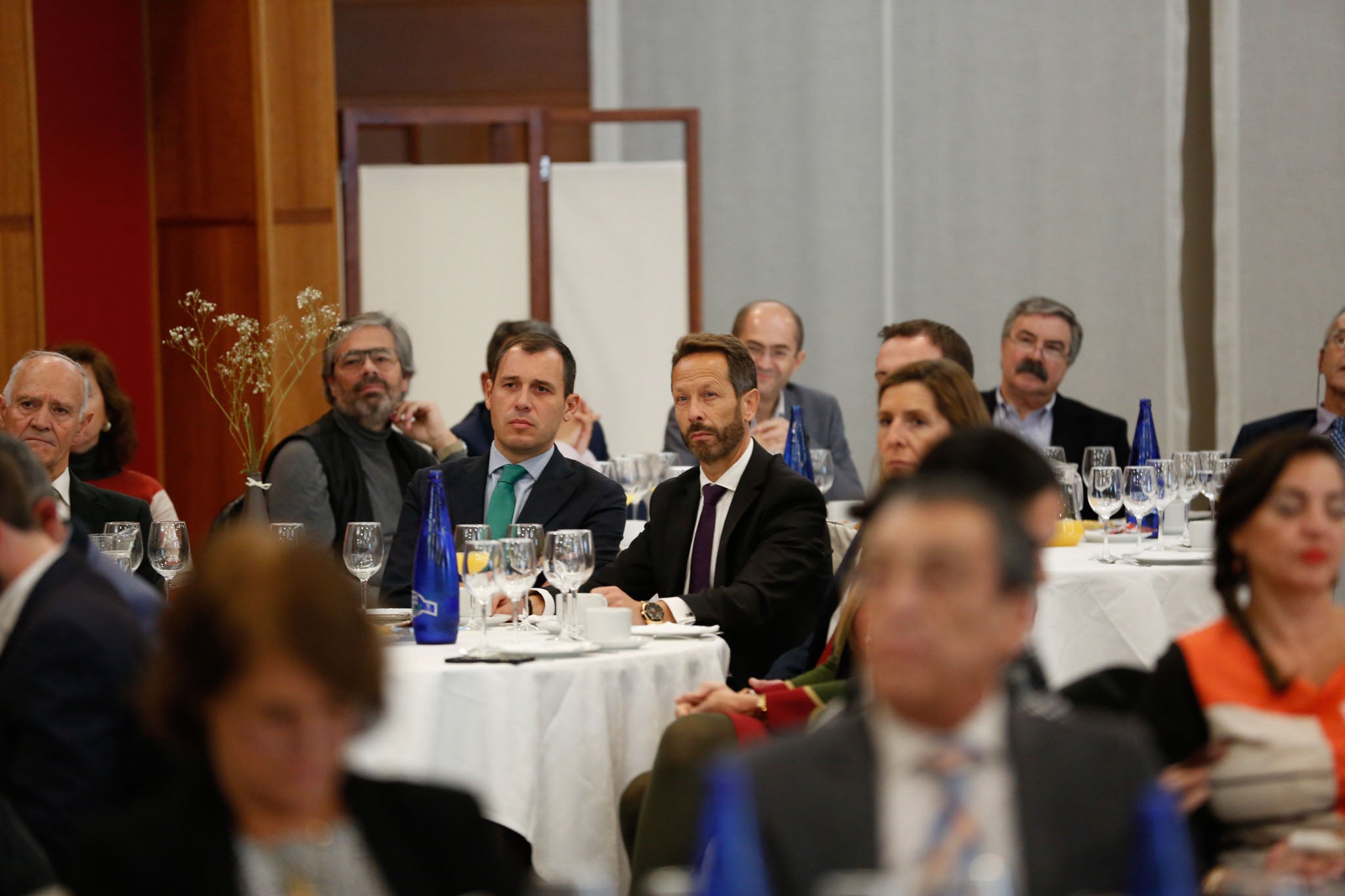 El diplomático español repasa la situación nacional e internacional y opina que Pedro Sánchez convocará elecciones «cuando las encuestas sean favorables»