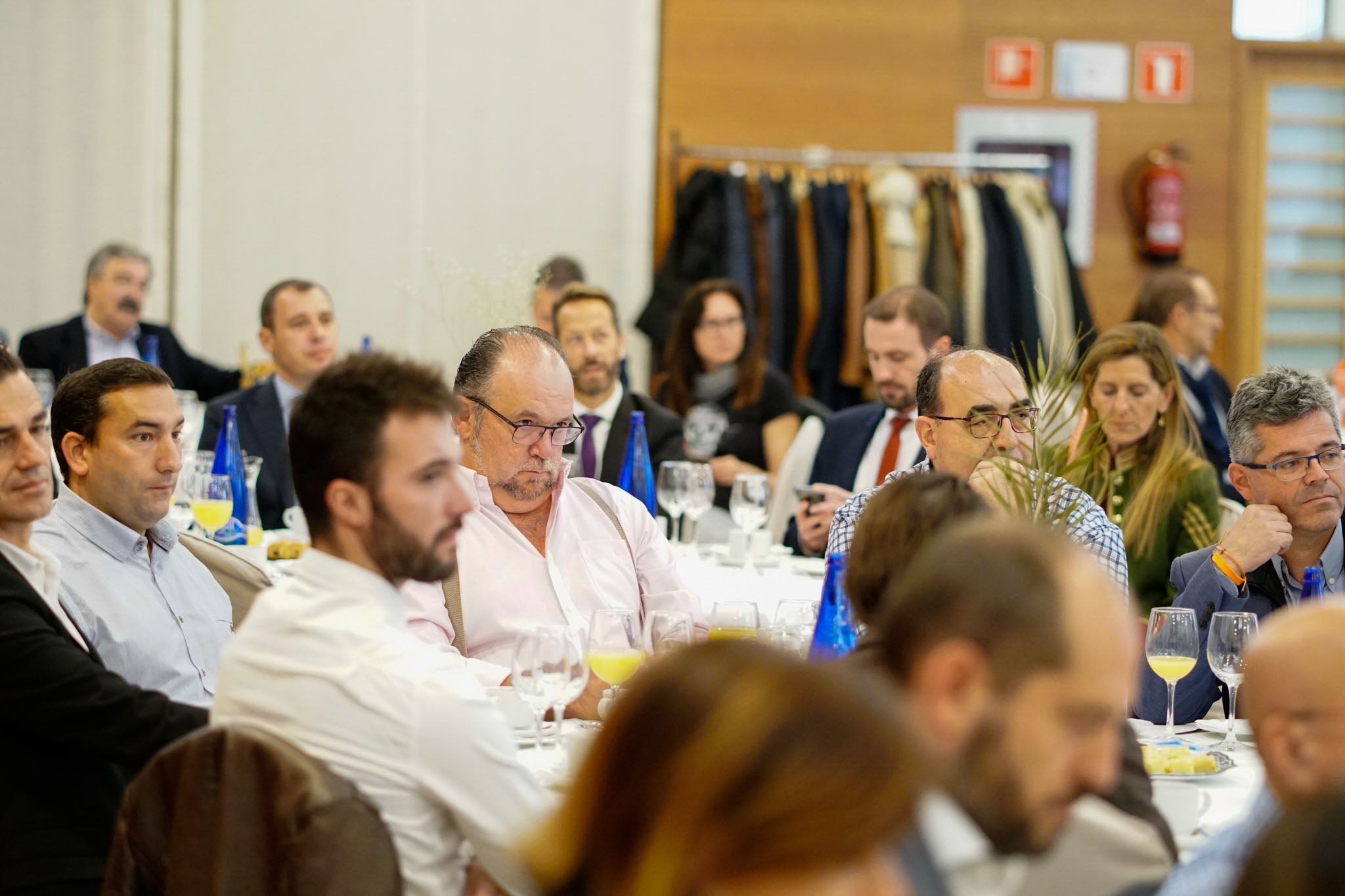 El diplomático español repasa la situación nacional e internacional y opina que Pedro Sánchez convocará elecciones «cuando las encuestas sean favorables»