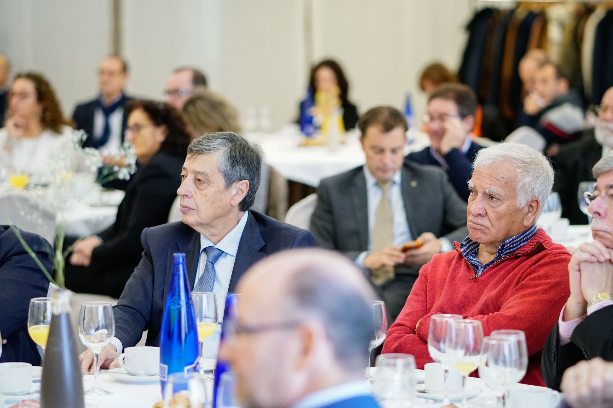 El diplomático español repasa la situación nacional e internacional y opina que Pedro Sánchez convocará elecciones «cuando las encuestas sean favorables»