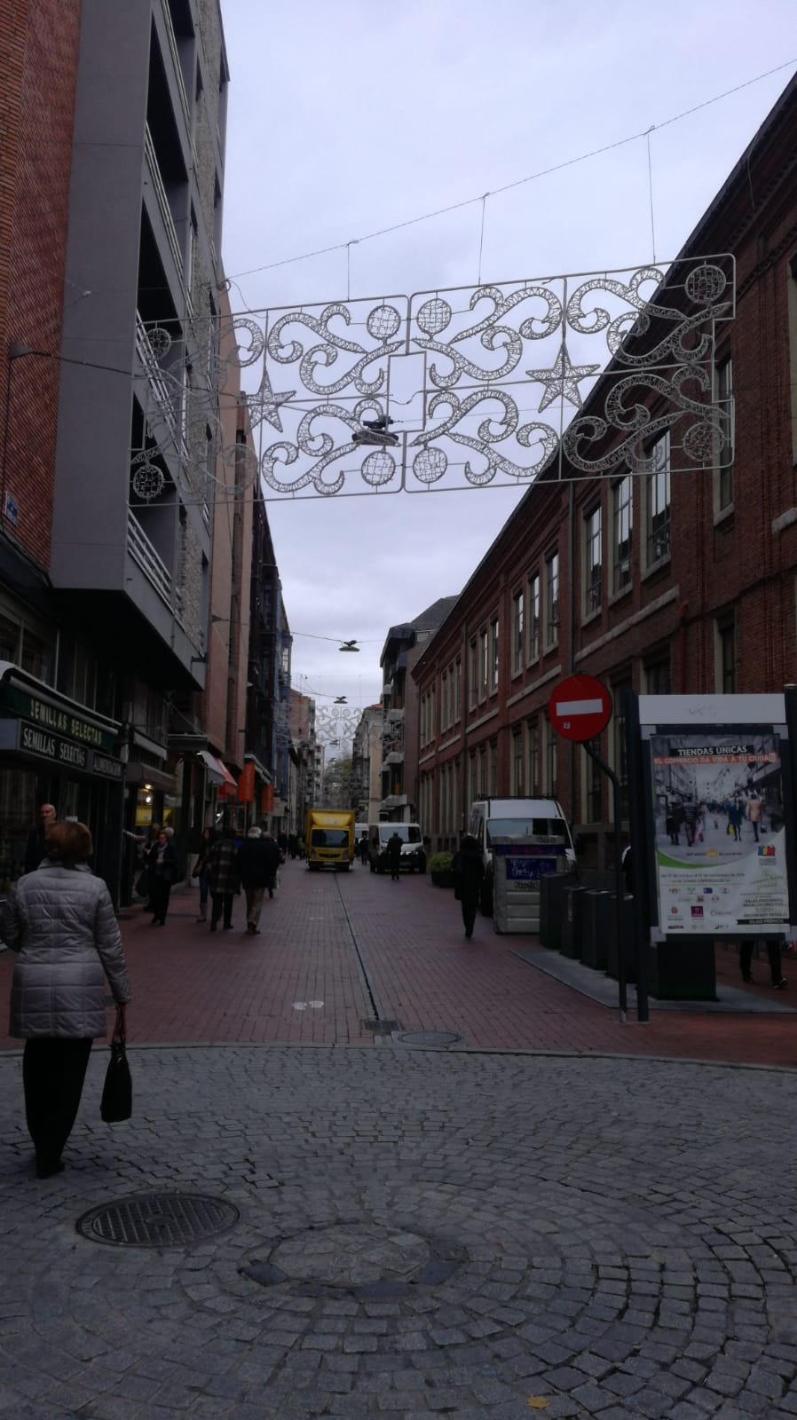 Fotos: Comienza la instalación de las luces de Navidad en Valladolid