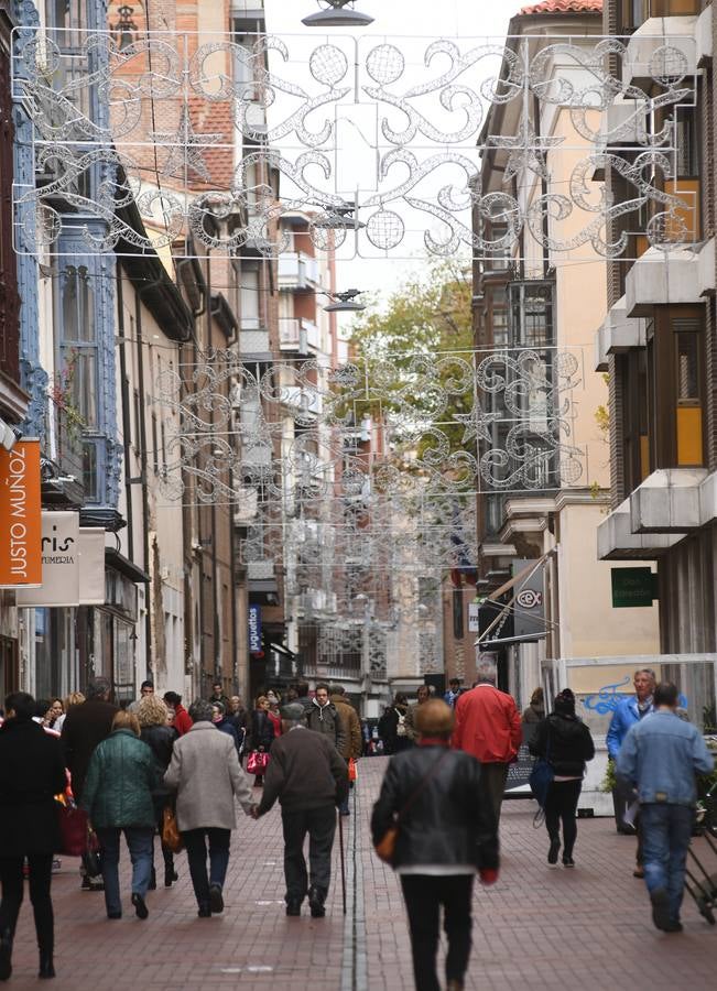 Fotos: Comienza la instalación de las luces de Navidad en Valladolid