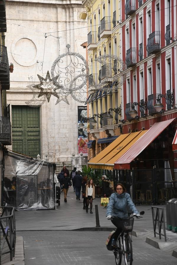 Fotos: Comienza la instalación de las luces de Navidad en Valladolid