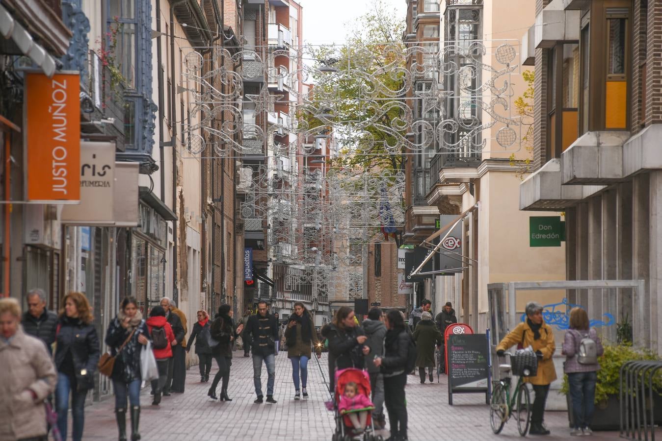 Fotos: Comienza la instalación de las luces de Navidad en Valladolid