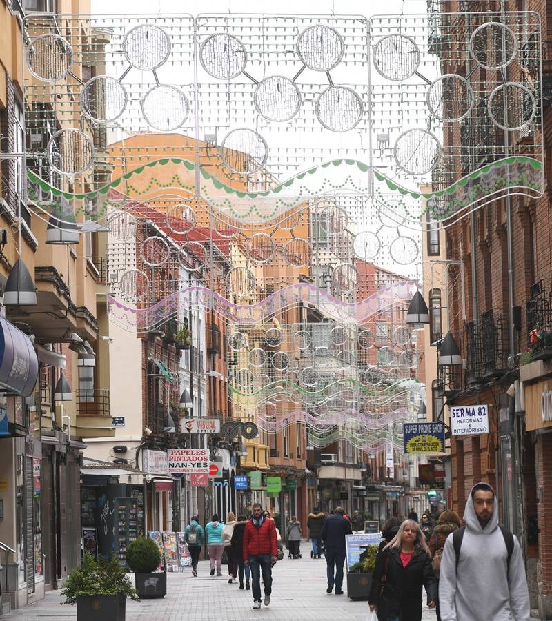 Fotos: Comienza la instalación de las luces de Navidad en Valladolid