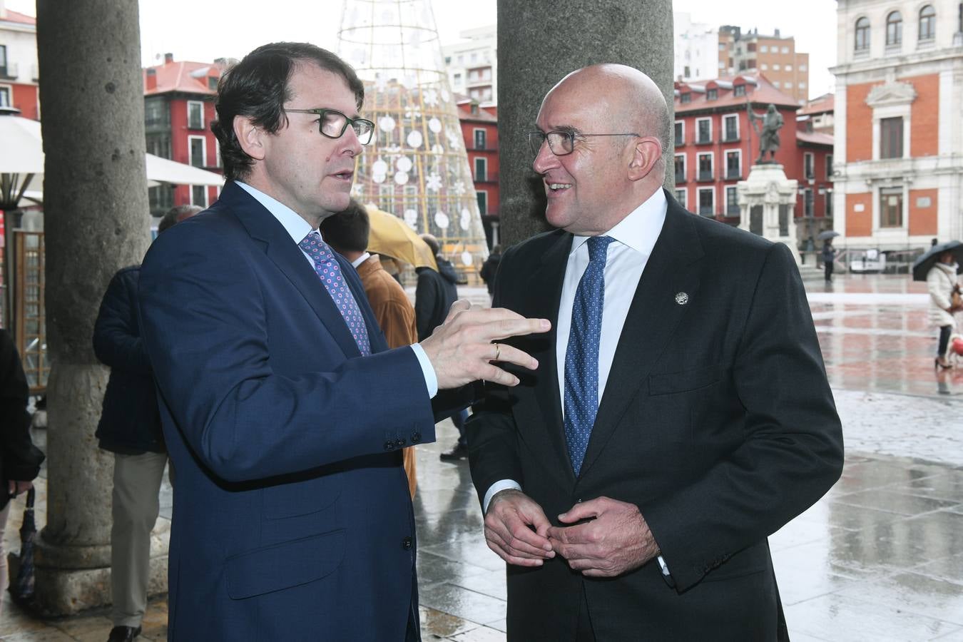 Fotos: Asistentes al acto del Día de la Provincia, en el Teatro Zorrilla de Valladolid