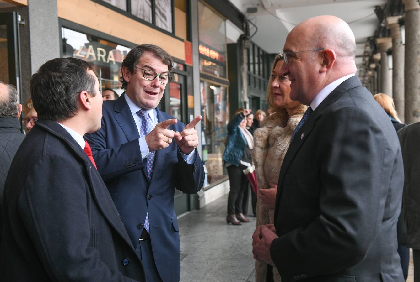 Fotos: Asistentes al acto del Día de la Provincia, en el Teatro Zorrilla de Valladolid