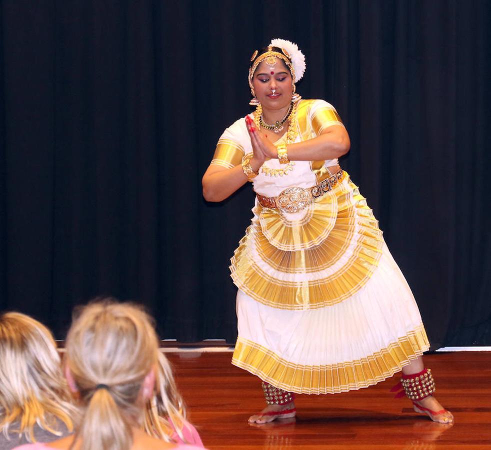Fotos: La Casa de la India en Valladolid celebra el año nuevo hindú