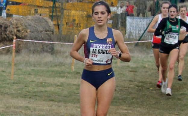 Marta García cambia de ritmo para sacar unos metros a varias atletas. 