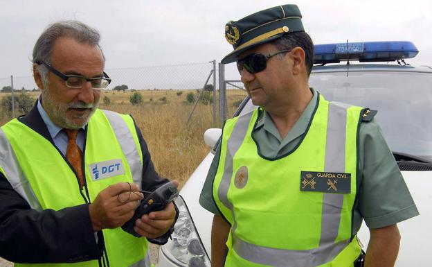 Pere Navarro, en un control de la Agrupación de Tráfico de la Guardia Civil.