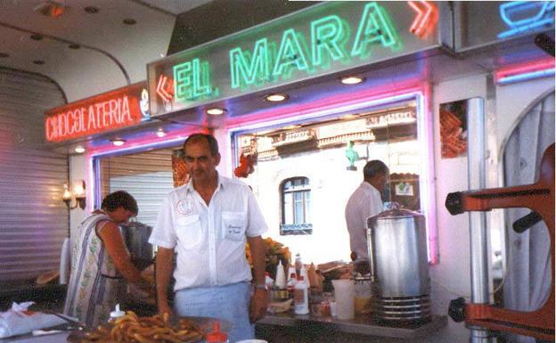 Luis Ángel Caballero, en su churrería.