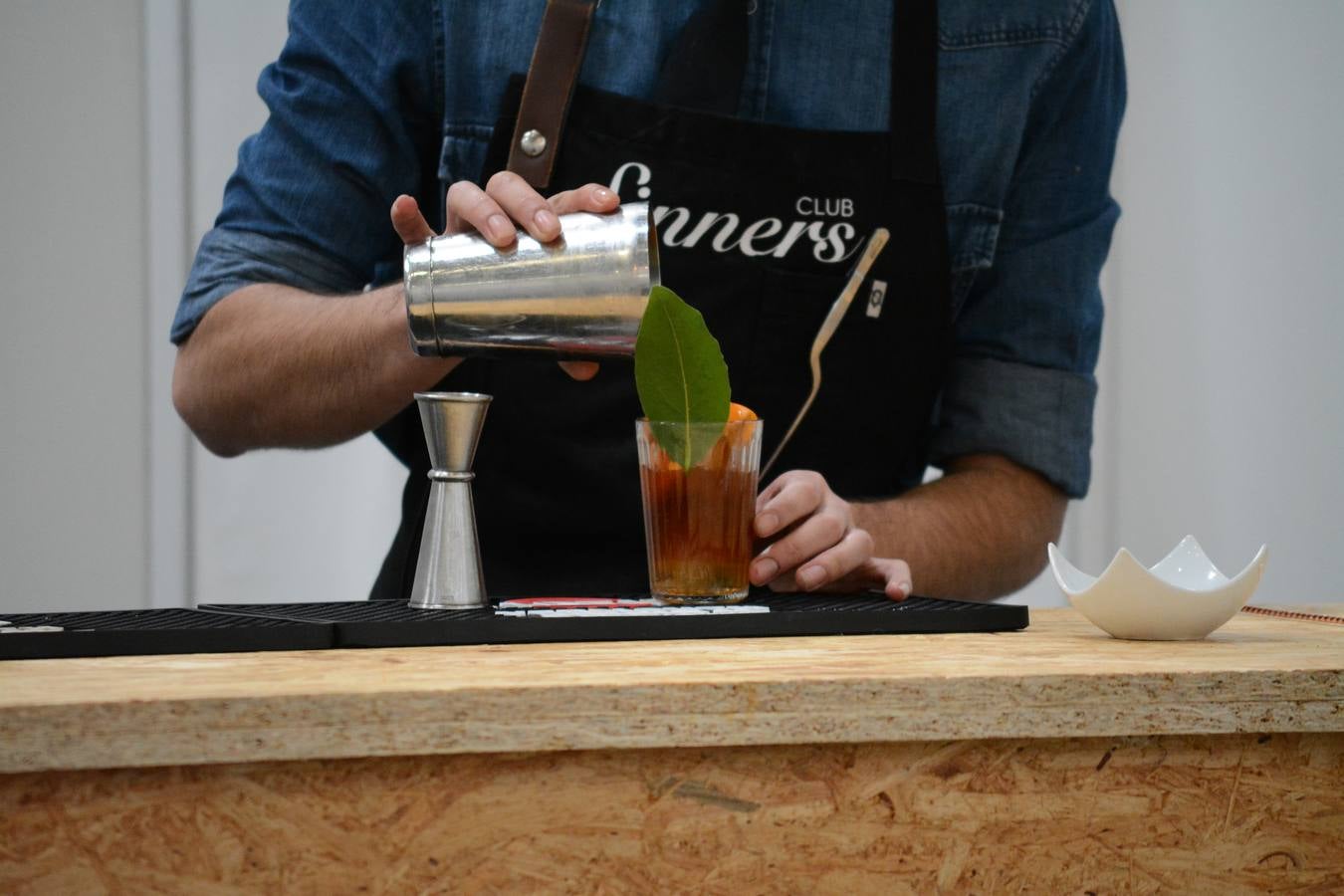 El establecimiento vallisoletano El Niño Perdido ha resultado ganador del primer premio tanto en el concurso provincial de Martinis como en el de Cócteles, mientras que Ambivium, situado en Peñafiel, se ha llevado el de mejor Combinado