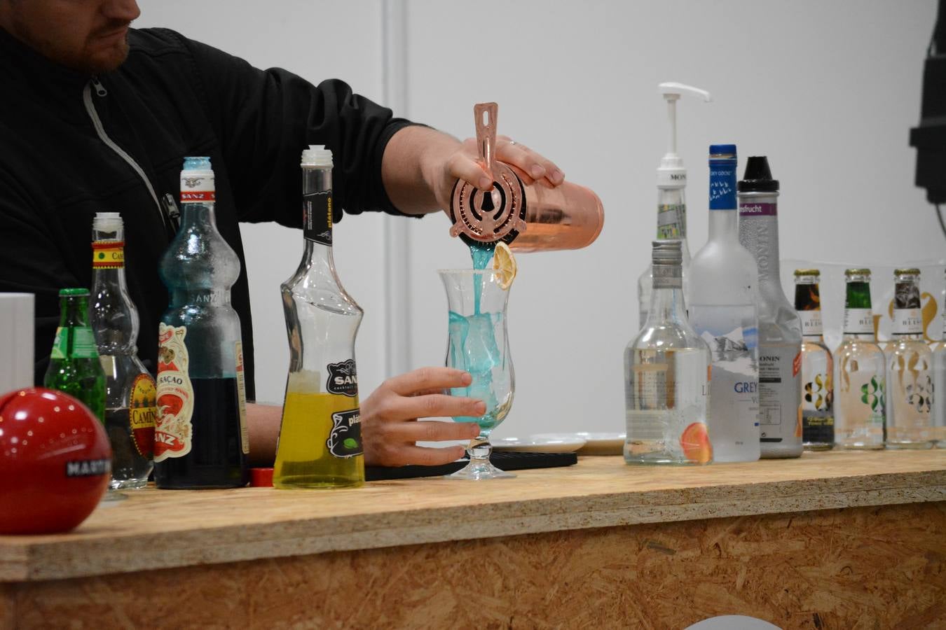 El establecimiento vallisoletano El Niño Perdido ha resultado ganador del primer premio tanto en el concurso provincial de Martinis como en el de Cócteles, mientras que Ambivium, situado en Peñafiel, se ha llevado el de mejor Combinado